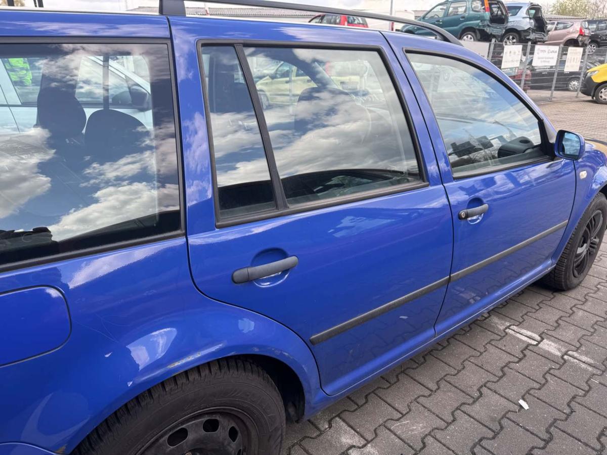 VW Golf 4 original T&uuml;r hinten rechts LA5C Surfblau Kombi Rohbau Bj.2001